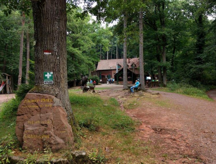 Freizeitclub-Wanderung auf der Pfälzer Hüttentour