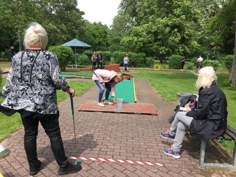 Minigolf mit Leipziger Singles und Friends